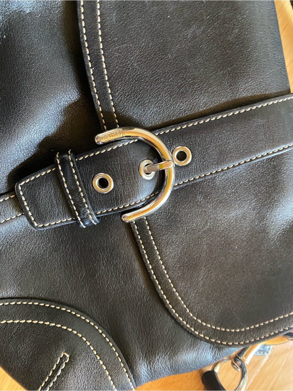 Coach black buckle genuine leather handbag excellent condition - Picture 2 of 6